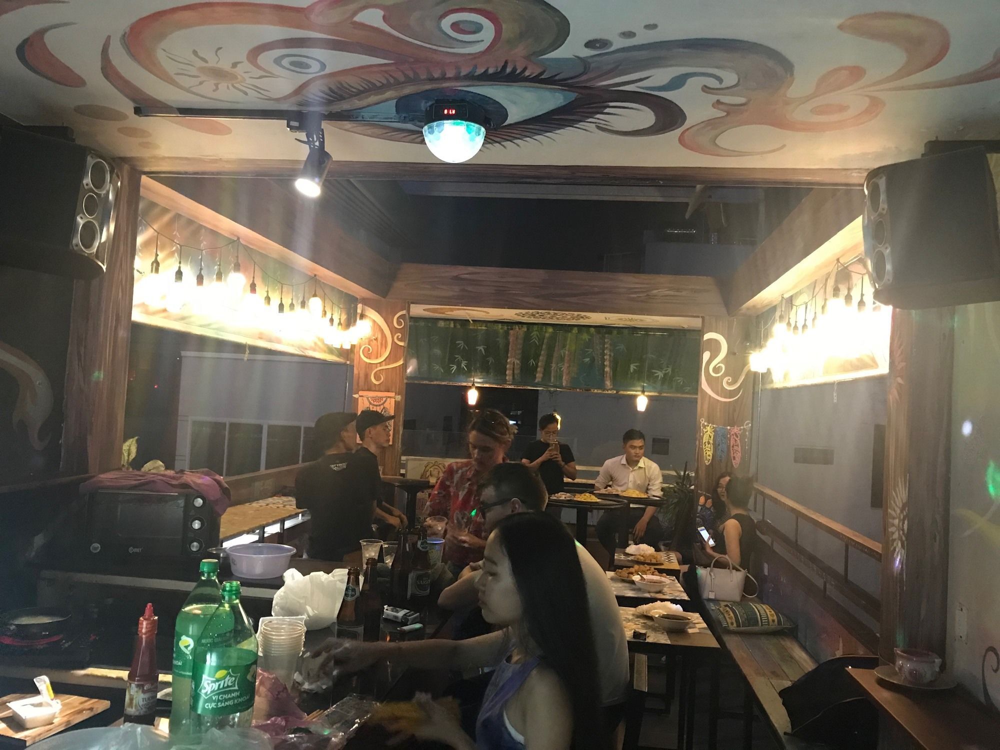 Wanderlust Saigon Hostel & Rooftop Bar Ciudad Ho Chi Minh  Exterior foto