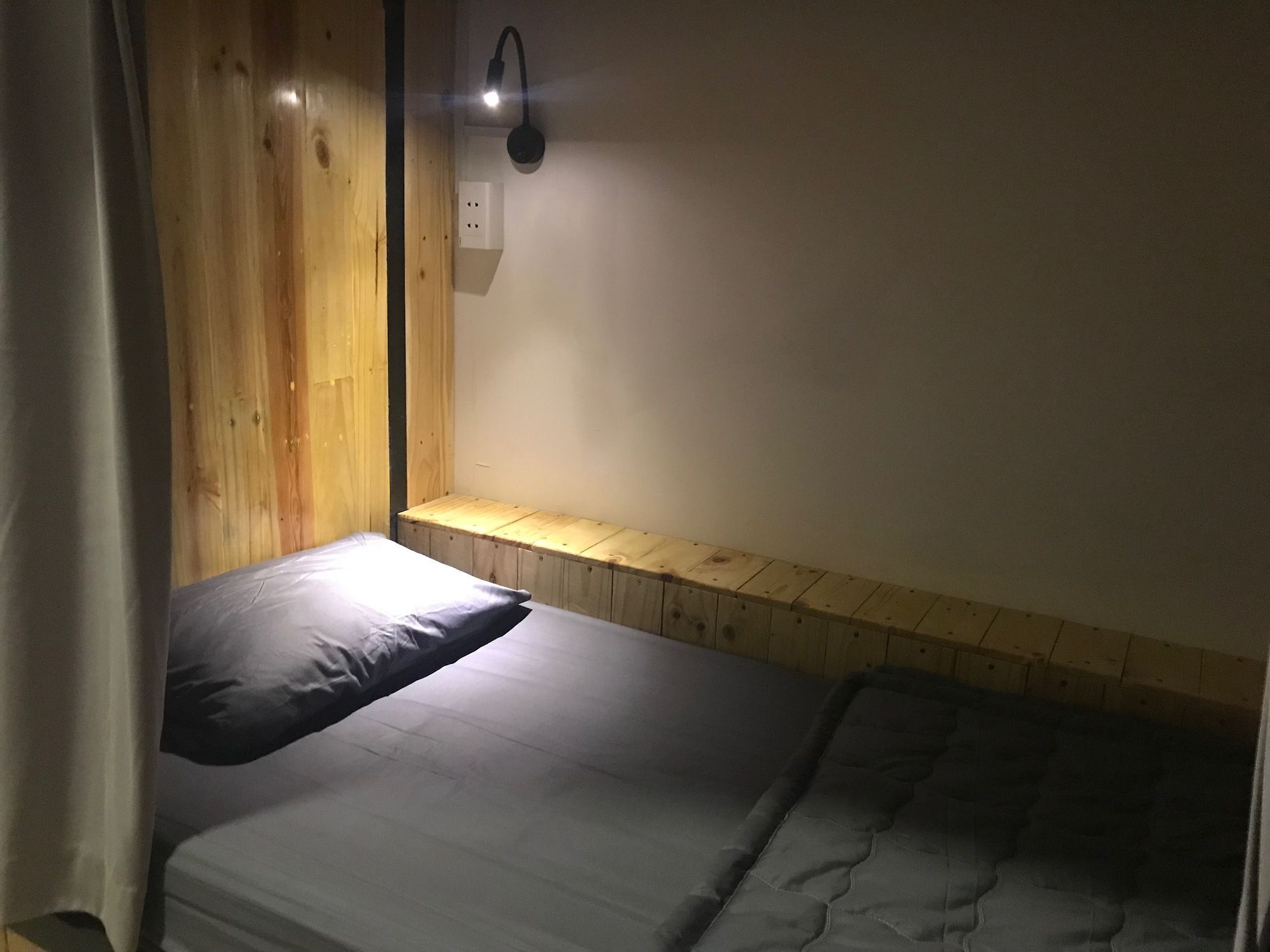 Wanderlust Saigon Hostel & Rooftop Bar Ciudad Ho Chi Minh  Exterior foto